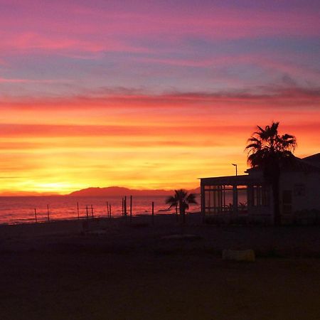 Spacious 1 Bedroom Apartment, Beach Front, Torrox Costa Exterior photo
